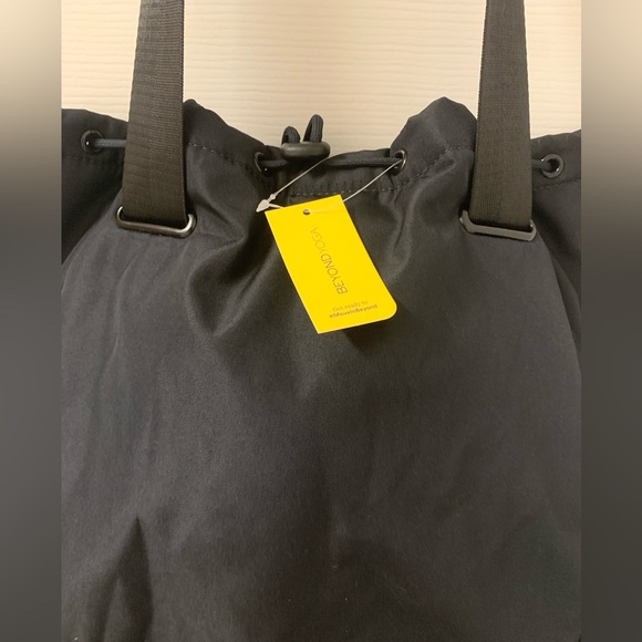 Beyond Yoga Convertible Gym Bag Black NWT - Picture 4 of 7
